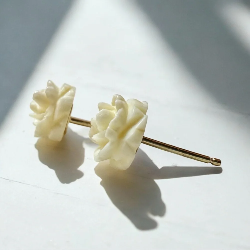Stunning 1950’s Rose Carved Genuine Ivory 14kt Gold Post Earrings - Picture 6 of 10